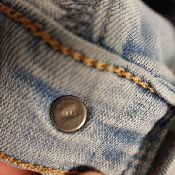 Levi’s Bermuda Denim Shorts Light Wash Women’s Size 29 Blue - Picture 11 of 13